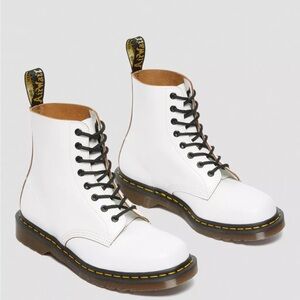 Women’s Dr. Martens 1460 White Leather Lace-Up Boots US 6 – Iconic Combat Style